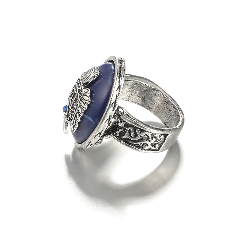Anello con intaglio punk in lapislazzuli 
