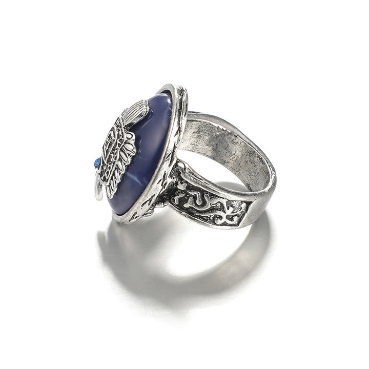 Anello con intaglio punk in lapislazzuli 