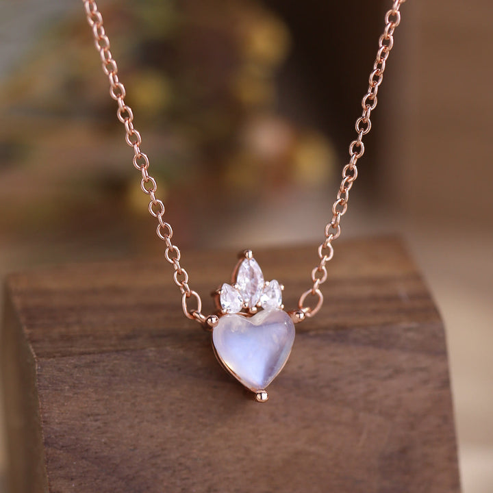Collana con ciondolo decorativo in zircone bianco e pietra di luna a forma di cuore Olivenorma 