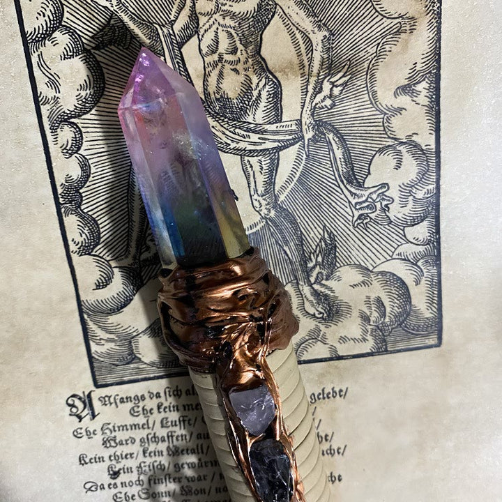 Ornamento rituale della strega della scopa di cristallo Olivenorma