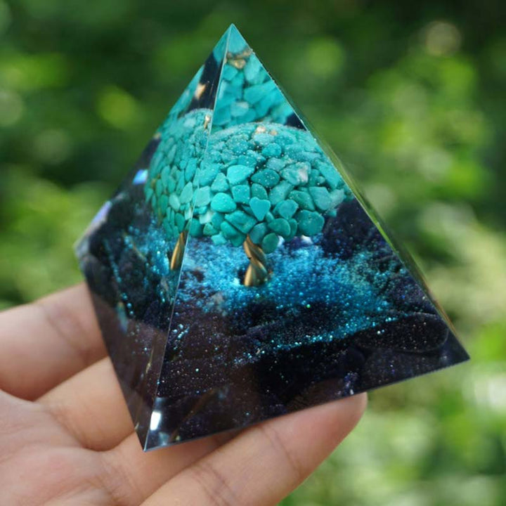 Piramide di orgone curativa in arenaria blu Olivenorma con turchese