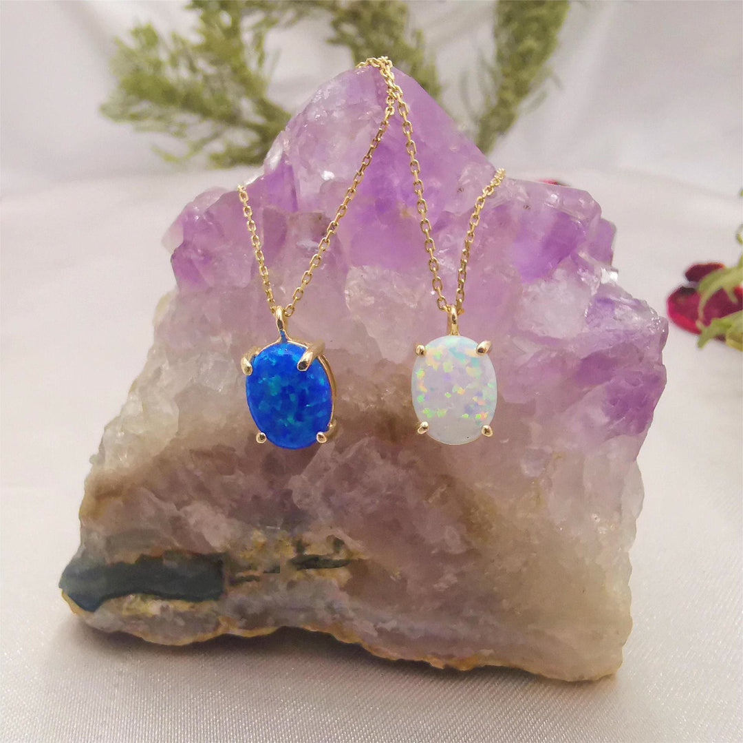 Collana Olivenorma in rame placcato oro 18k con opale bianco blu
