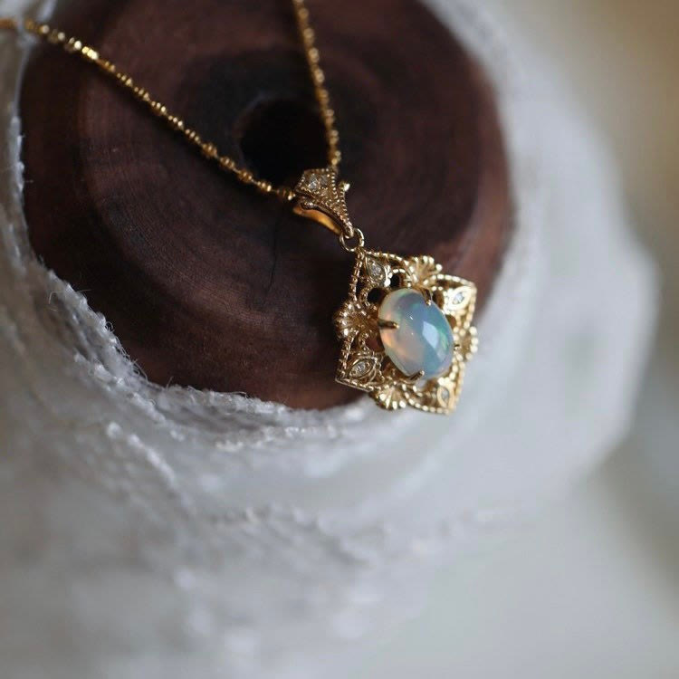 Collana con ciondolo a rombo in opale naturale Olivenorma
