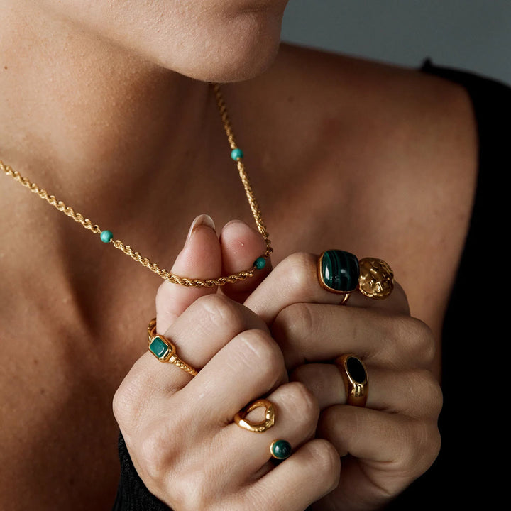 Collana con clavicola intrecciata in perline di malachite naturale Olivenorma 