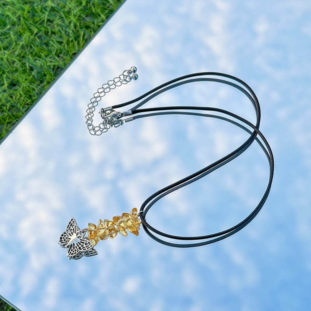 Collana in filo di cera di pelle con nappa a farfalla in pietra naturale Olivenorma