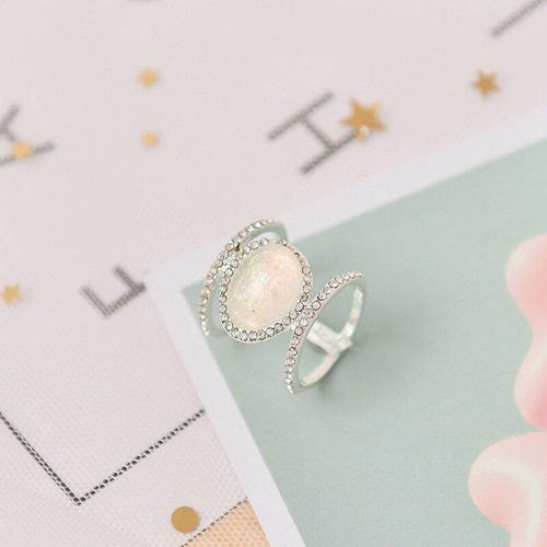 Anello con pietra di luna irregolare Olivenorma
