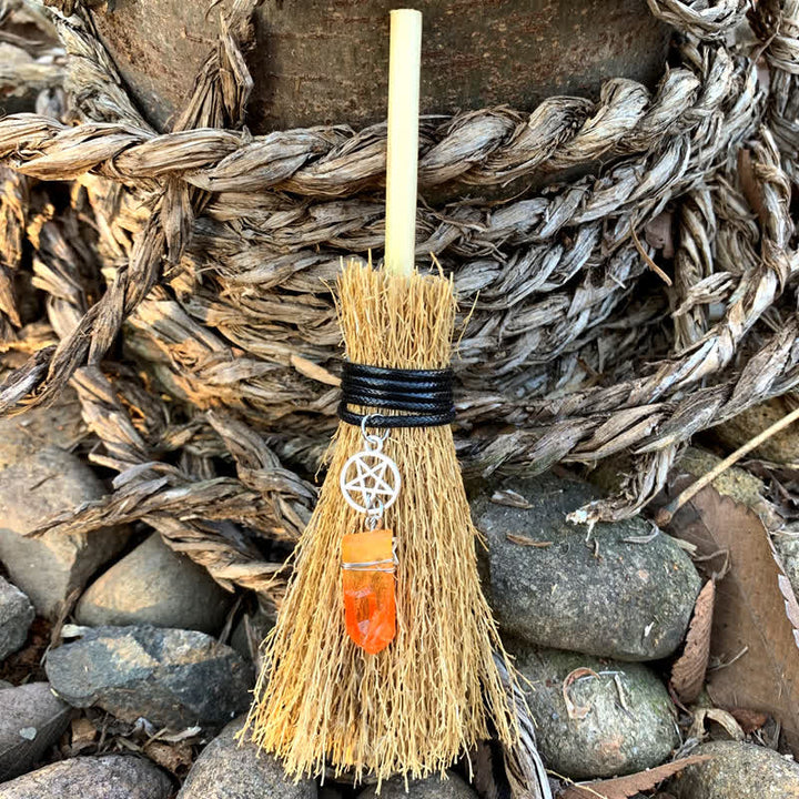 Olivenorma Mini scopa fatta a mano in cristallo ornamentale