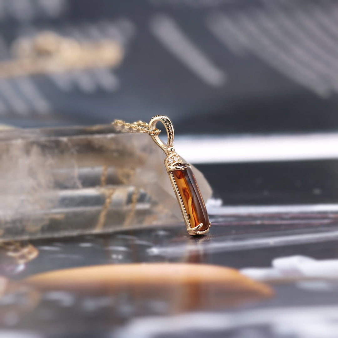 Collana con ciondolo ad anello in ambra artificiale Olivenorma 