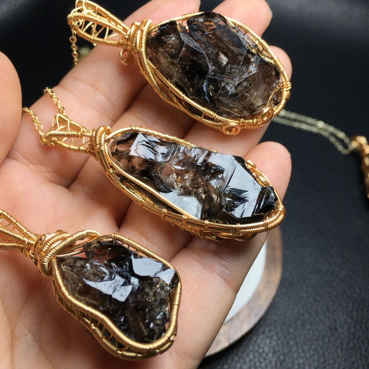Collana con ciondolo in filo di rame avvolto in quarzo fumé naturale Olivenorma