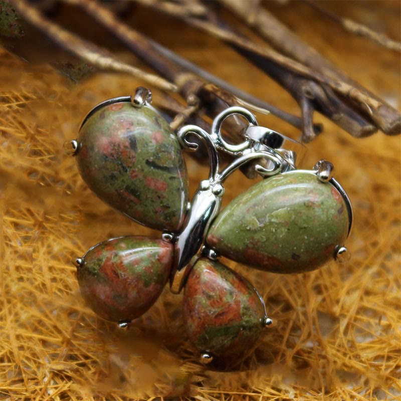 Collana a farfalla con pietra preziosa di cristallo naturale Olivenorma