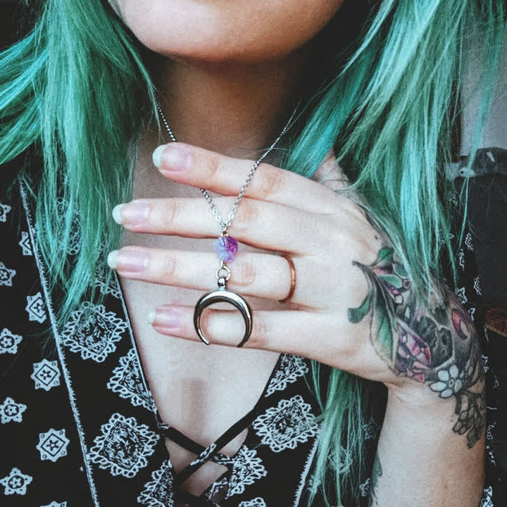 Olivenorma "LUNATHYST" - Collana con ciondolo a forma di luna stregata in ametista