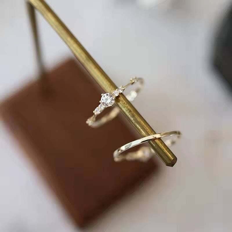 Anello di fidanzamento minimalista in oro con pietra preziosa Olivenorma 