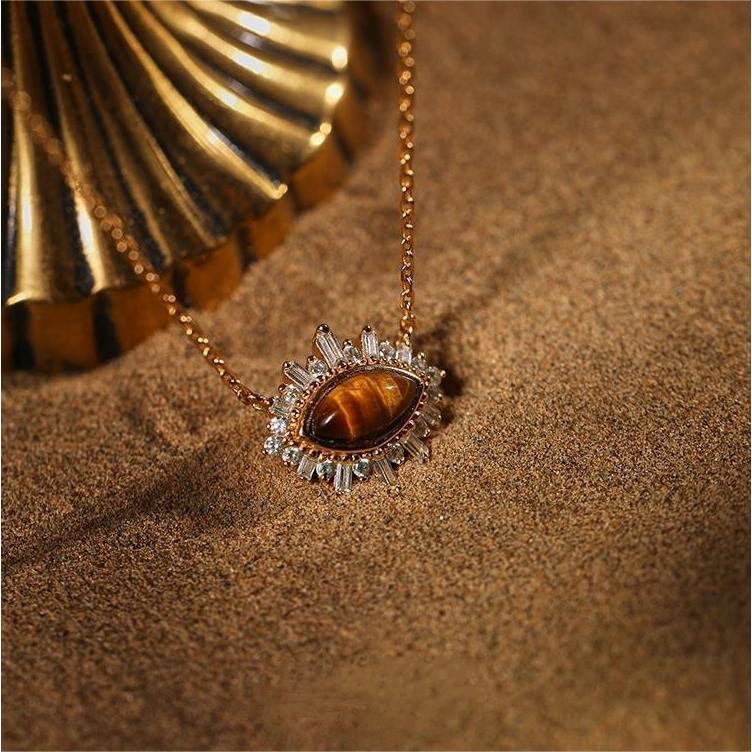 Collana con clavicola in stile palazzo in occhio di tigre naturale Olivenorma