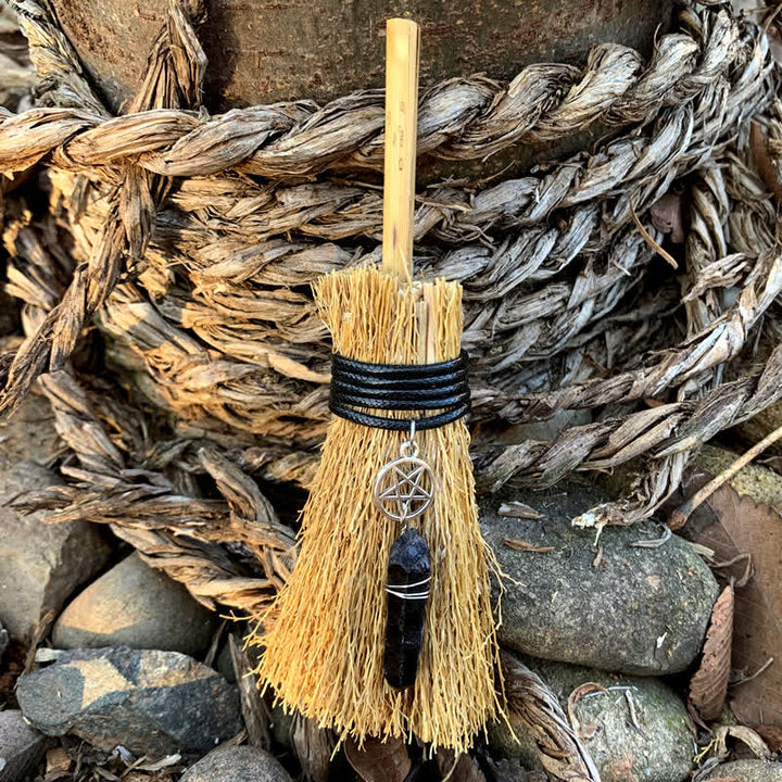 Olivenorma Mini scopa fatta a mano in cristallo ornamentale