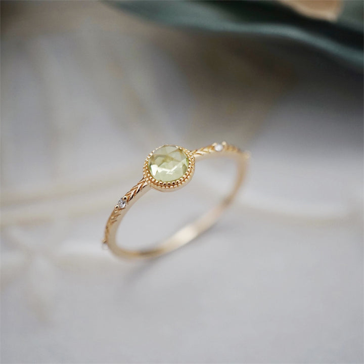 Anello Olivenorma con peridoto verde taglio rotondo naturale