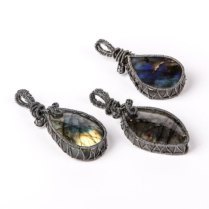 Collana con ciondolo in filo legato amorfo di labradorite naturale Olivenorma