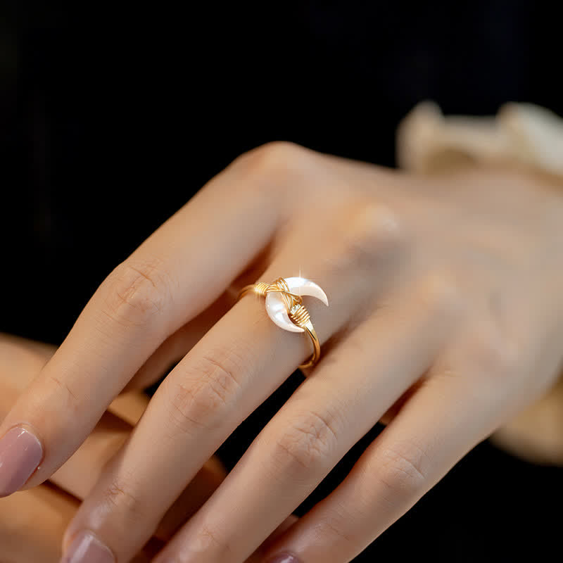 Olivenorma Nacre Crescent Anello aperto regolabile