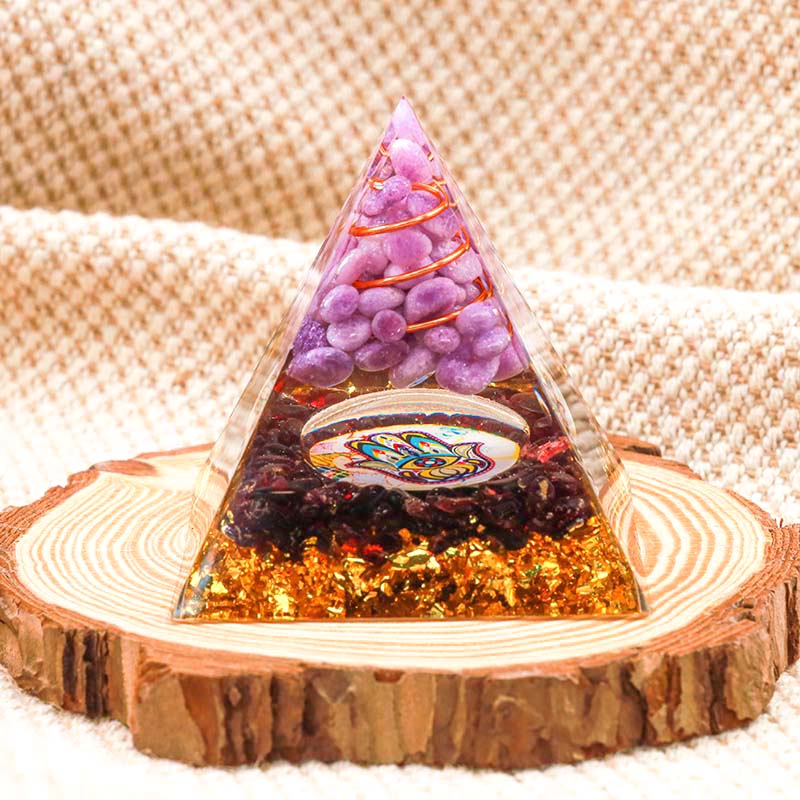 Olivenorma Piramide Orgonica Guarigione Hamsa in Giada Viola con Granato