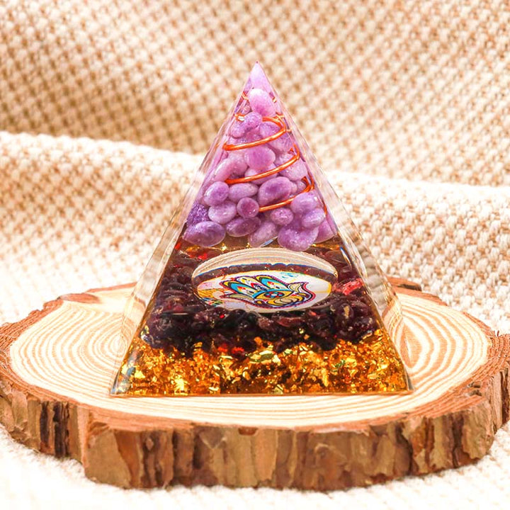 Olivenorma Piramide Orgonica Guarigione Hamsa in Giada Viola con Granato