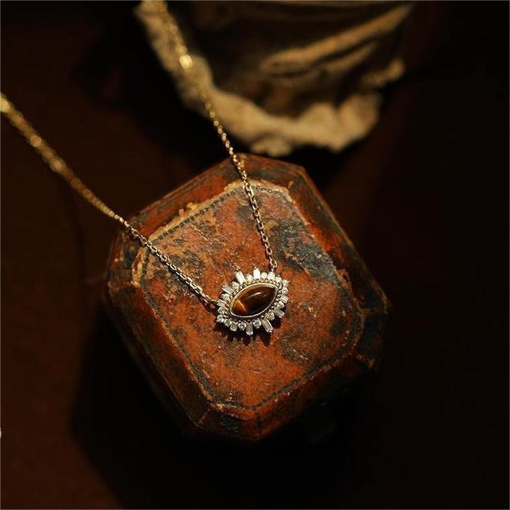 Collana con clavicola in stile palazzo in occhio di tigre naturale Olivenorma