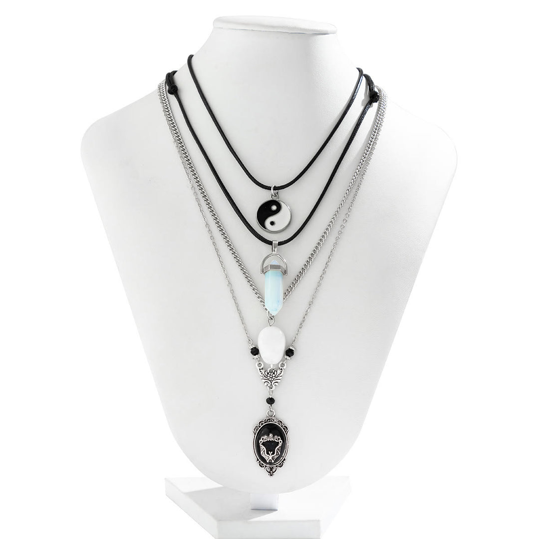 Set di collane di Halloween con ciondolo pipistrello in giada bianca opalite Olivenorma 