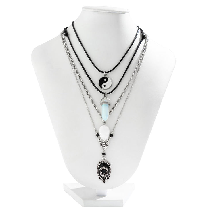 Set di collane di Halloween con ciondolo pipistrello in giada bianca opalite Olivenorma 