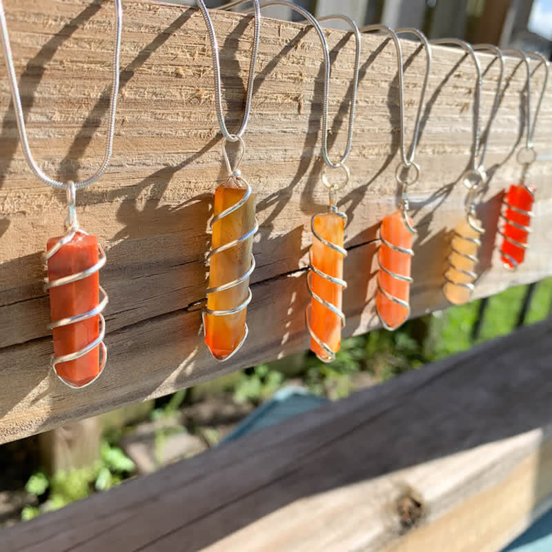 Collana di cristallo con testa di proiettile esagonale a forma di corniola Olivenorma
