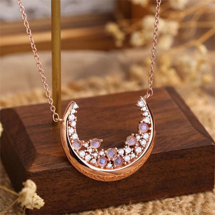 Collana con ciondolo a forma di mezzaluna in pietra di luna naturale Olivenorma S925