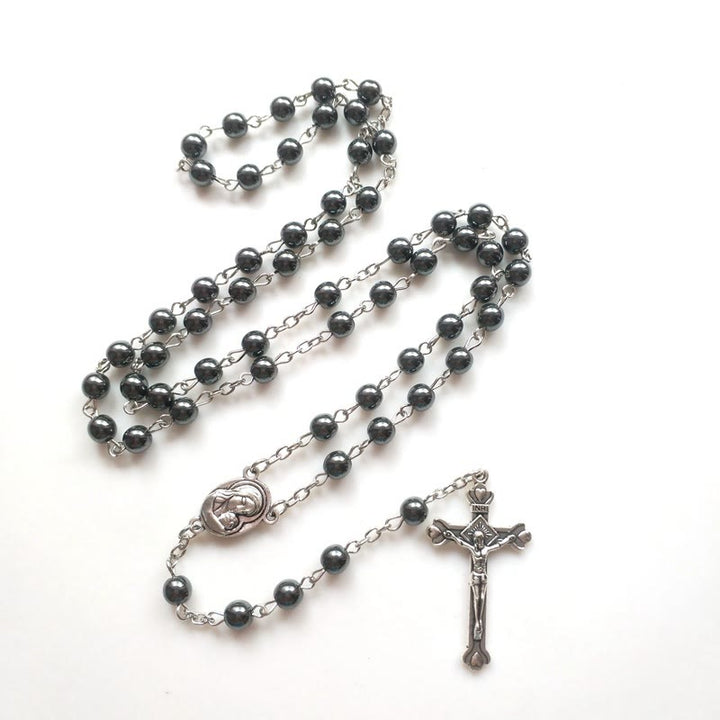 Collana con ciondolo a croce con medaglia sacra in ematite Olivenorma 