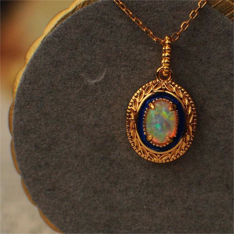 Collana con ciondolo intarsiato in opale naturale Olivenorma 