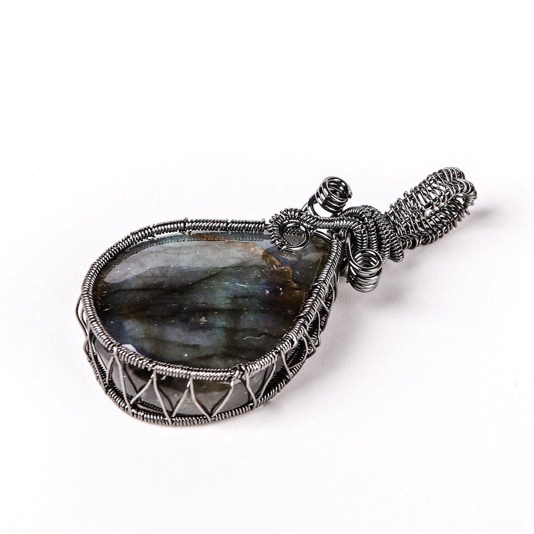 Collana con ciondolo in filo legato amorfo di labradorite naturale Olivenorma