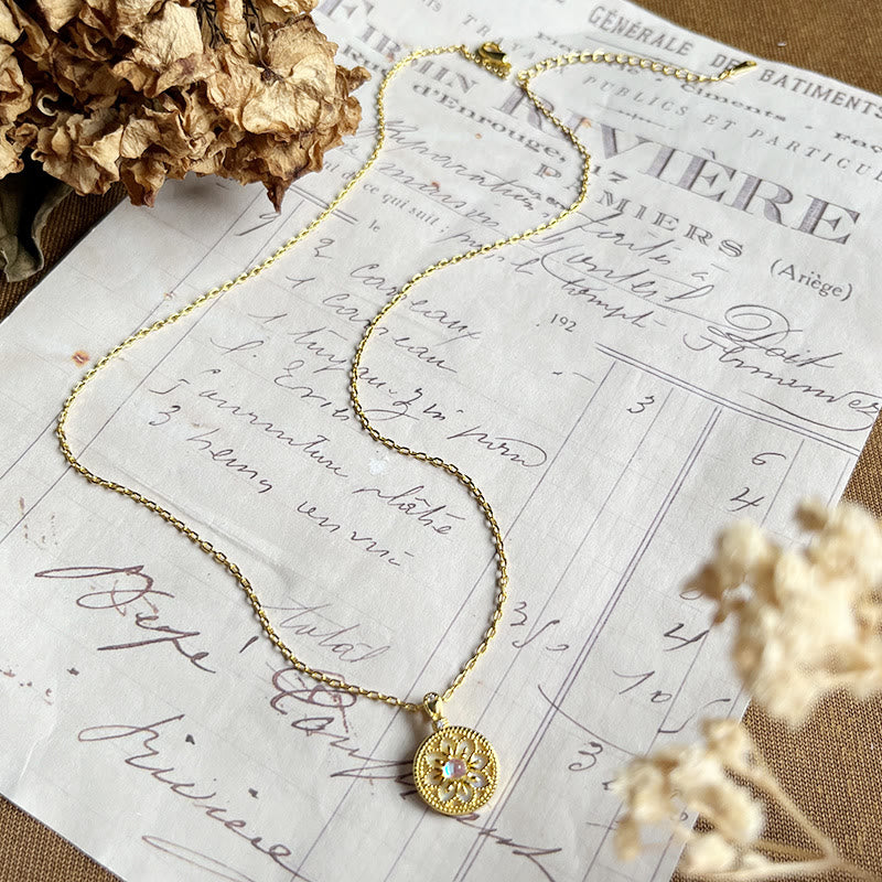 Collana con ciondolo rotondo a forma di fiore in pietra di luna Olivenorma