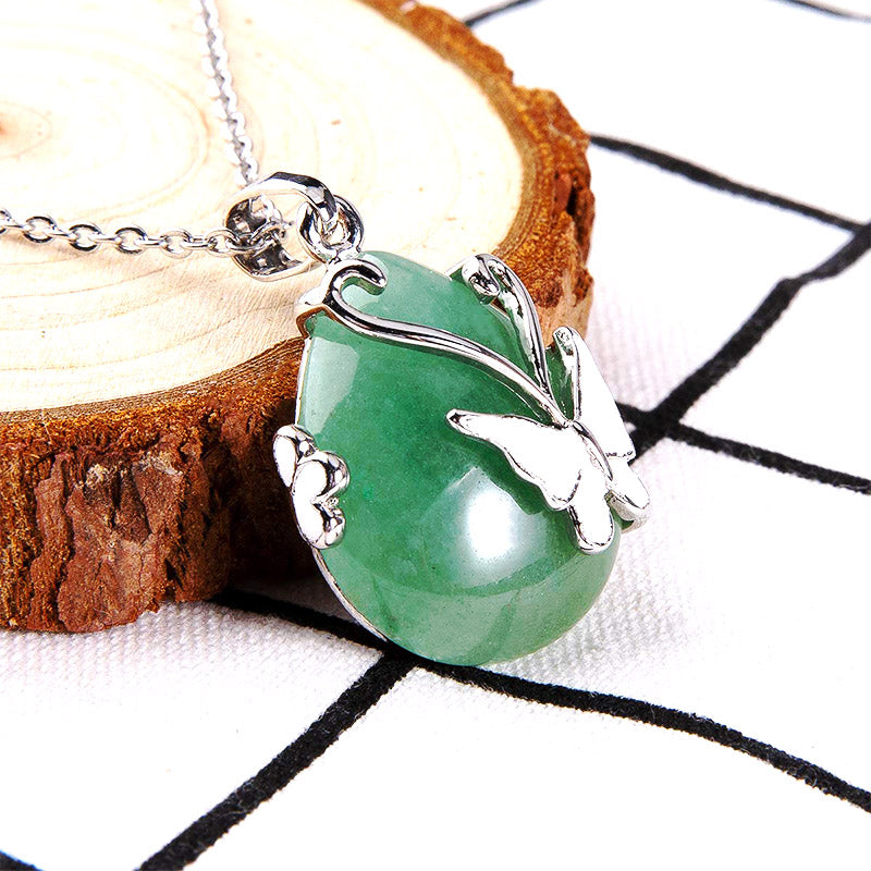 Collana con pietre preziose e ali di farfalla in cristallo
