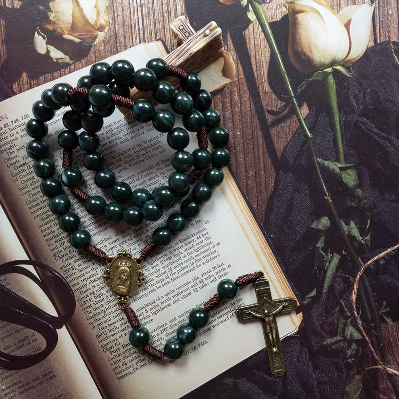 Collana con ciondolo a croce con medaglia sacra in agata muschiata Olivenorma