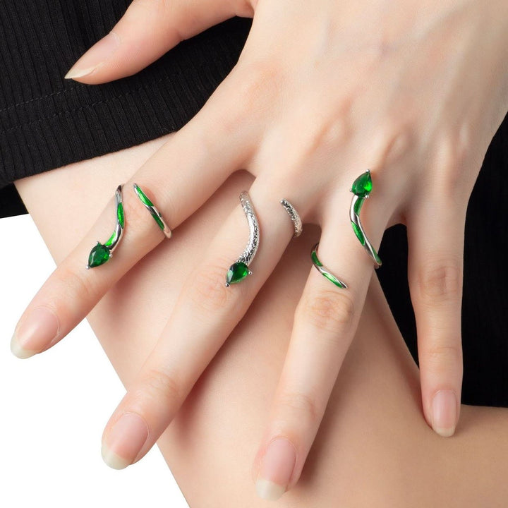 Anello per polsino con nocche con serpente color smeraldo Olivenorma