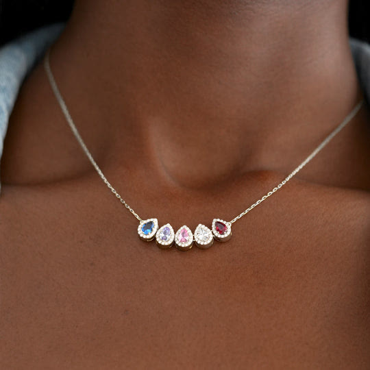 Olivenorma Lacrime di gioia 1-8 Collana con pietra portafortuna a goccia