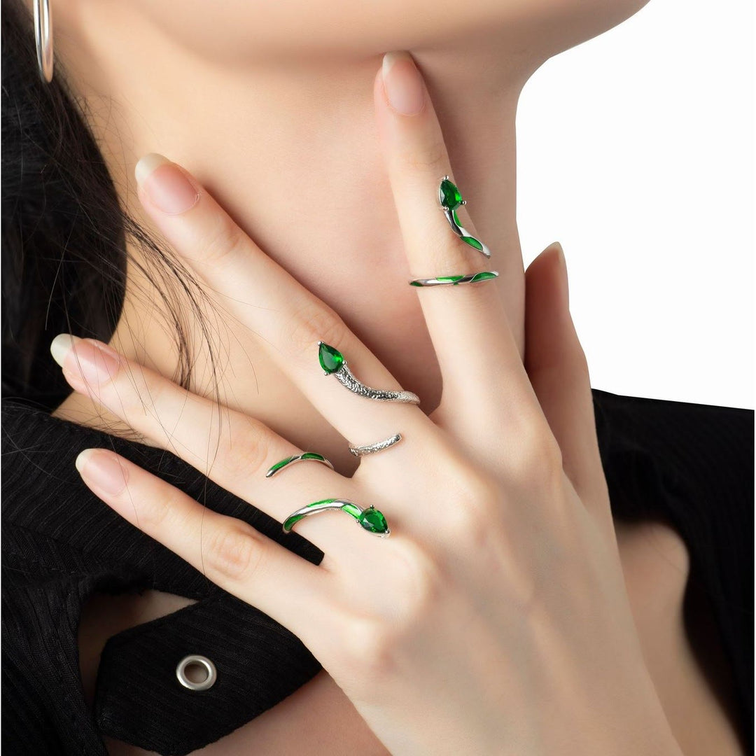 Anello per polsino con nocche con serpente color smeraldo Olivenorma