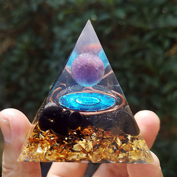 Piramide di orgone in ametista Olivenorma con tormalina nera 