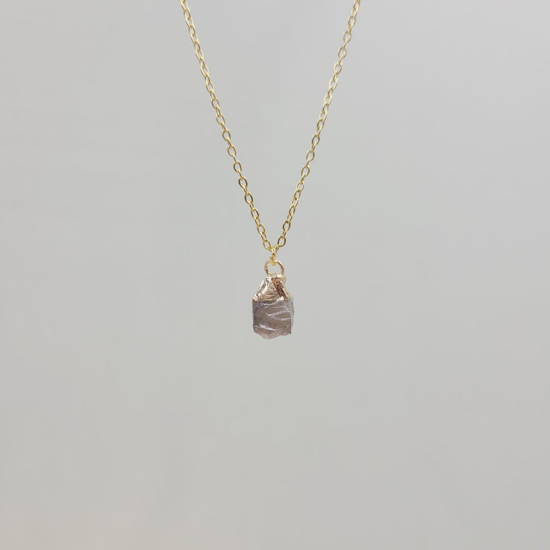 Collana con pietra preziosa grezza di cristallo irregolare Olivenorma 