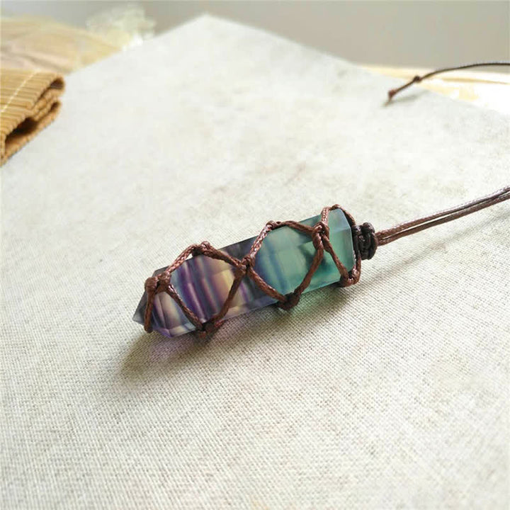 Collana con pietra preziosa esagonale a prisma di fluorite naturale Olivenorma