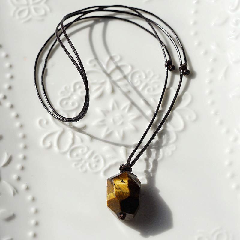 Collana con pietra preziosa di protezione naturale dell'occhio di tigre