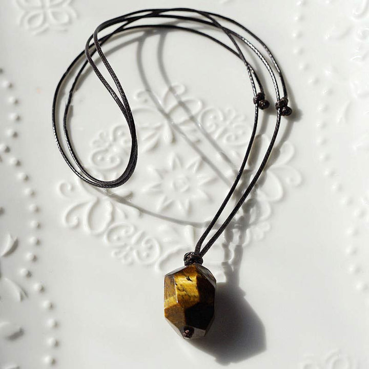 Collana con pietra preziosa di protezione naturale dell'occhio di tigre