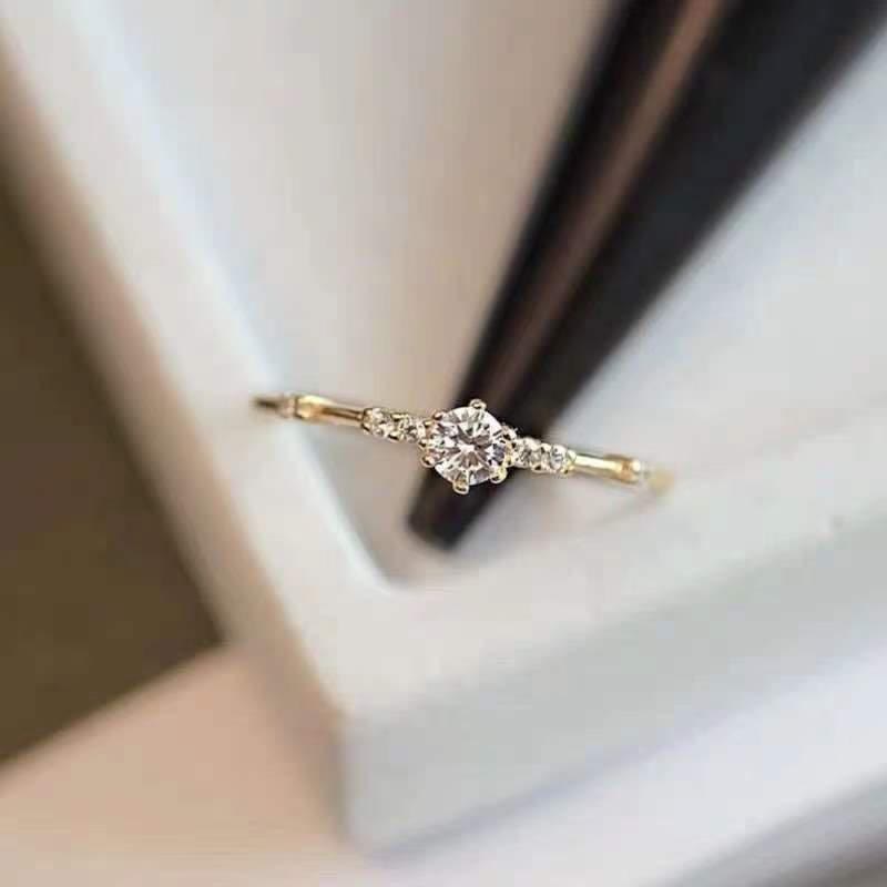 Anello di fidanzamento minimalista in oro con pietra preziosa Olivenorma 