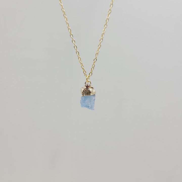 Collana con pietra preziosa grezza di cristallo irregolare Olivenorma 