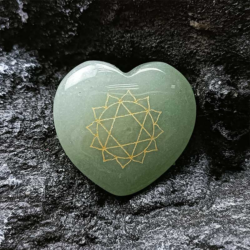 Set di 7 pietre dei chakra a forma di cuore