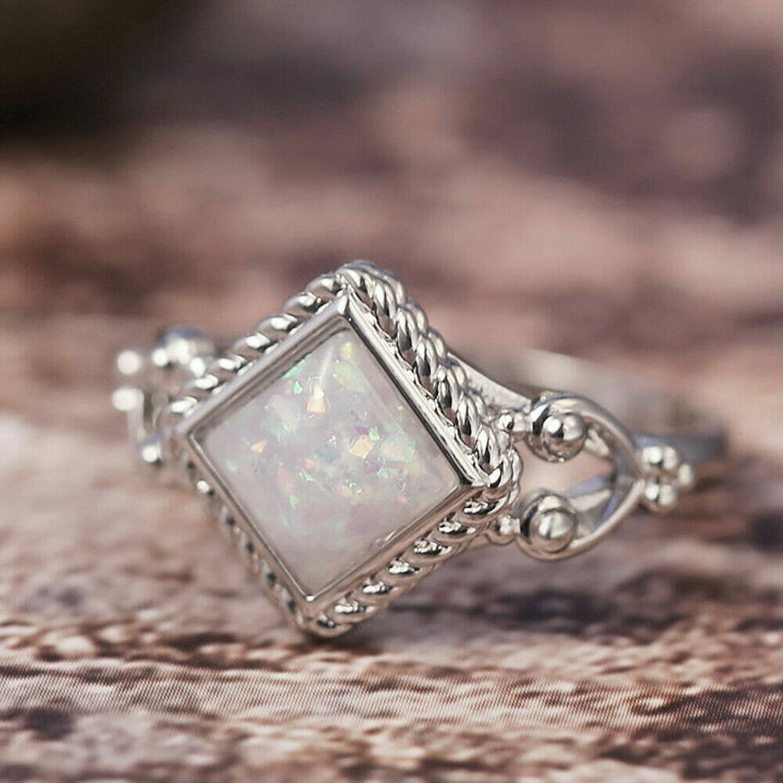 Anello in opale di fuoco taglio ovale Olivenorma