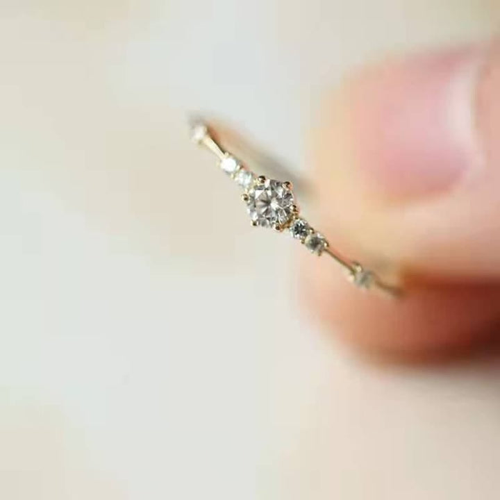 Anello di fidanzamento minimalista in oro con pietra preziosa Olivenorma 
