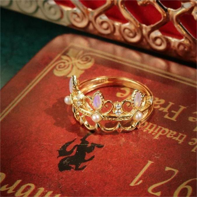 Anello con corona di Raperonzolo in perle d'acqua dolce e opalite Olivenorma 