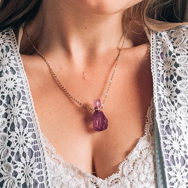 Collana con bottiglia di profumo di cristallo