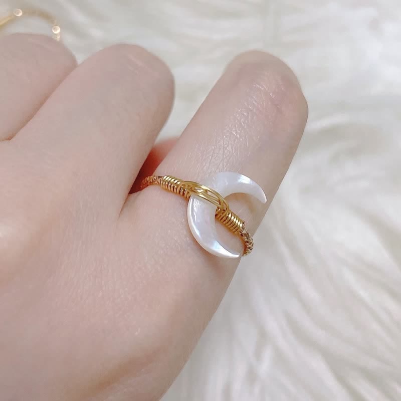 Olivenorma Nacre Crescent Anello aperto regolabile